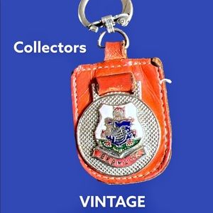 ❤️❤️  Attention Collectors! Vintage (1950’s) Carmel colored leather key chain.